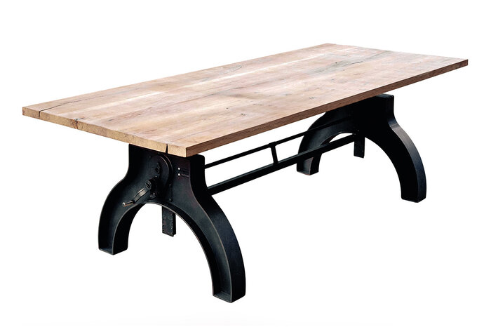 Höhenverstellbares Tischgestell aus Schwarzstahl lackiert nach deinen Maßen gefertigt.