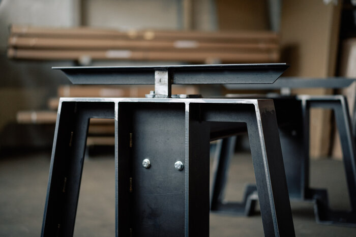 Tischuntergestell Metall im Industrial Design