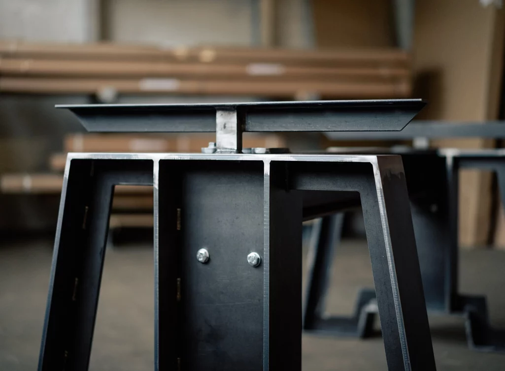 Tischuntergestell Metall im Industrial Design