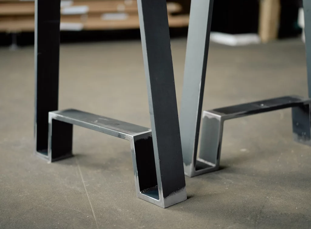 Tisch Metallgestell in verschiedenen Oberflächen wählbar Tisch Metallgestell in verschiedenen Oberflächen wählbar