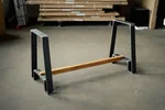 Tischuntergestell aus massivem Stahl und Eichenholz