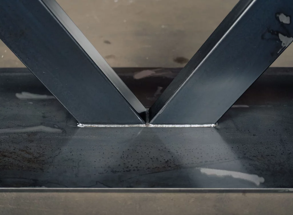 V förmiges Mittelfuß Tischuntergestell mit massiver Bodenplatte