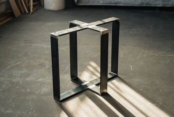 Mittelfuß Tischgestell aus Metall massiv nach Maß - G280