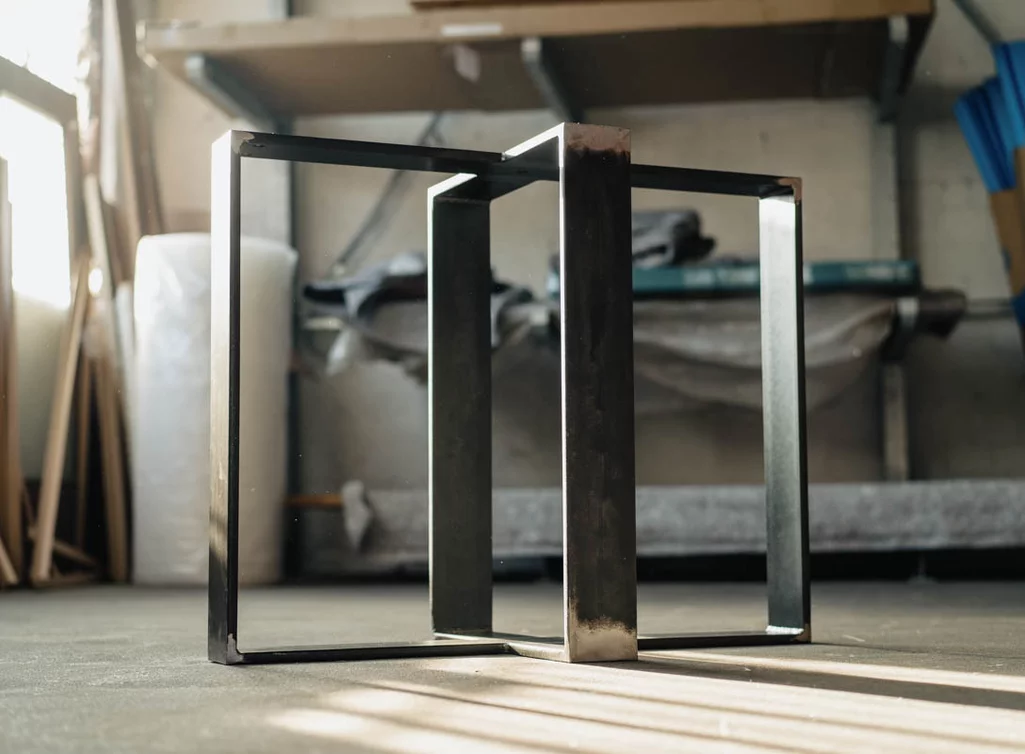 Massives Kreuz Tischgestell aus Stahl in verschiedenen Oberflächen verfügbar Massives Kreuz Tischgestell aus Stahl in verschiedenen Oberflächen verfügbar