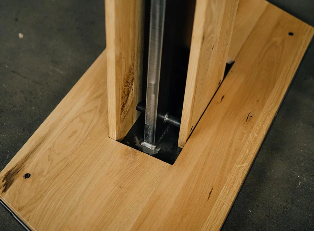 Esstisch Untergestell aus massivem Echtholz Eiche und industriellen Stahl