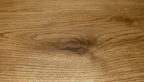 Eichentischplatte mit Astanteil und Waldkante Detail Ast verfüllt