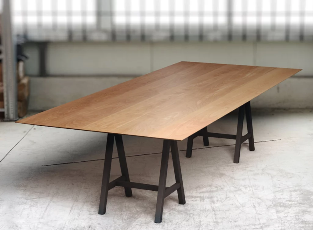 Tischplatte aus vollmassiver Buche mit Facettenkante in astfreier Qualität