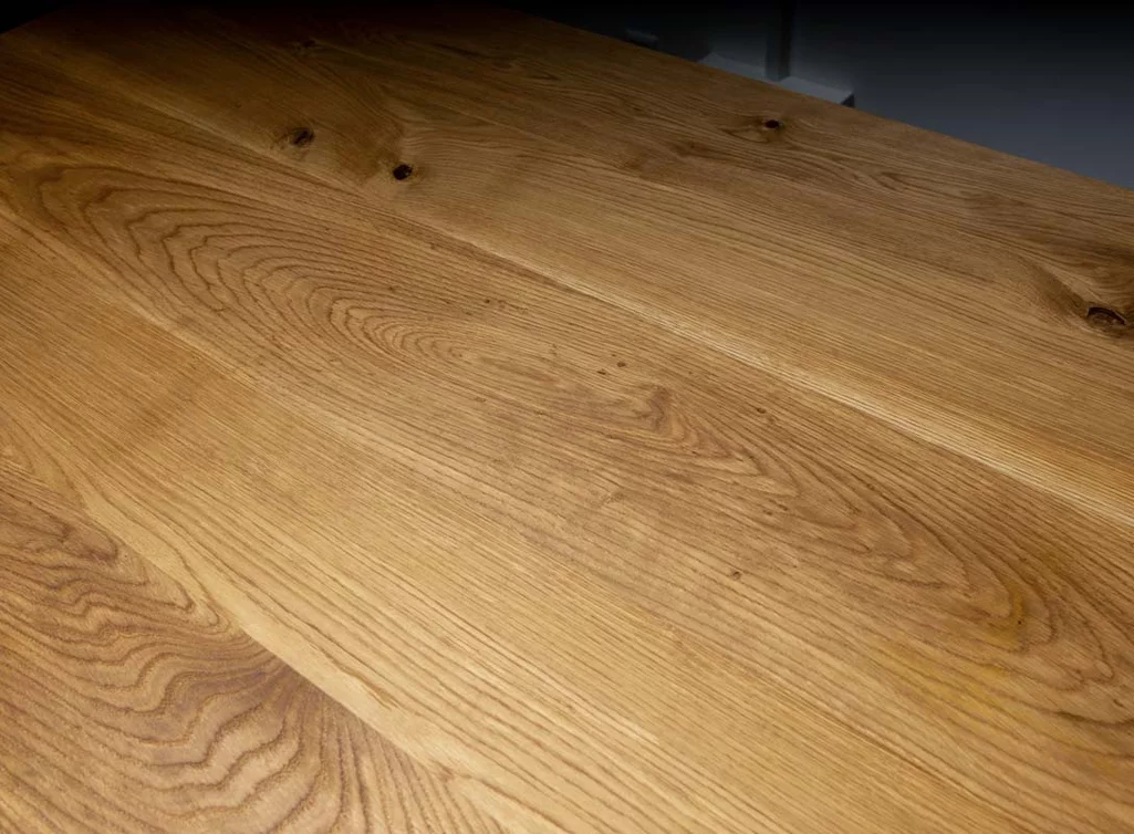Eichetischplatte aus Massivholz Detailansicht Maserung 3cm Eichetischplatte aus Massivholz Detailansicht Maserung 3cm