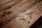Naturholz Tischplatte aus Nussbaum Detailansicht Maserung Astanteil
