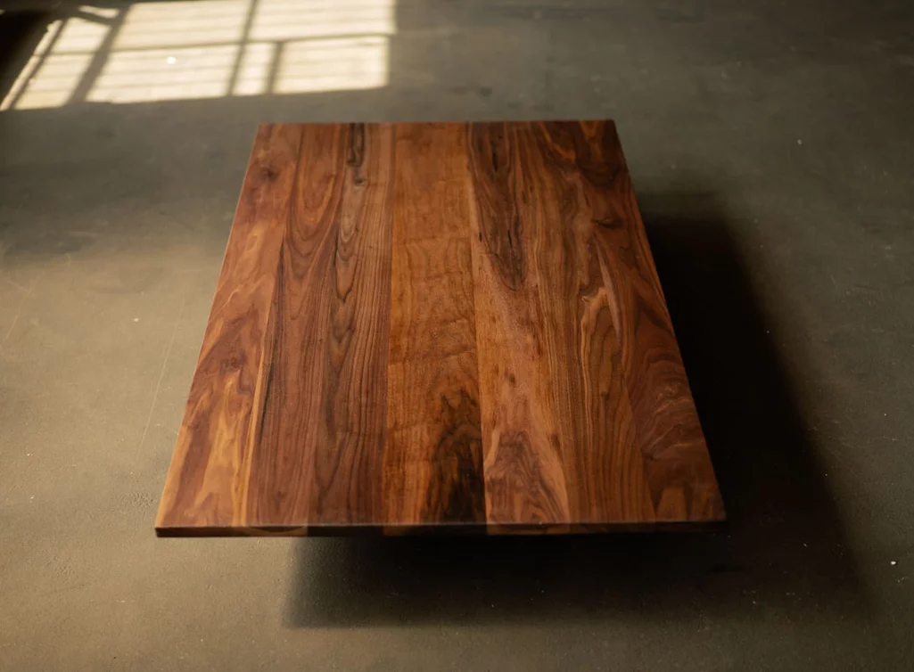 Esstischplatte aus Nussbaum mit breiten Riegeln - Maßanfertigung Esstischplatte aus Nussbaum mit breiten Riegeln - Maßanfertigung