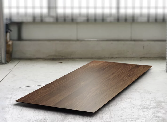 Schweizer Kante Tischplatte Nussbaum 3cm astfrei nach deinem Maß gefertigt
