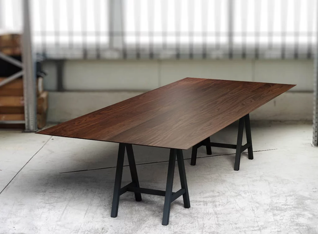 Tischplatte nach Maß aus edlem Nussbaum mit Facettenkante