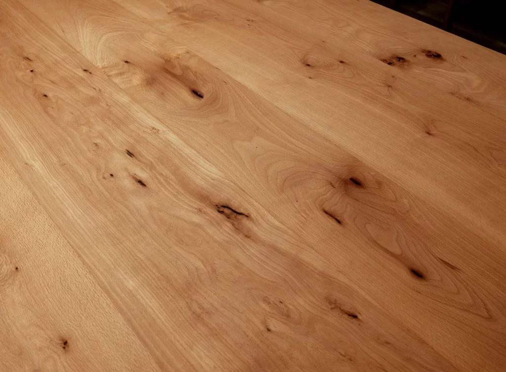 Buchen Tischplatte mit charakterstarkem Astanteil Detail 3cm