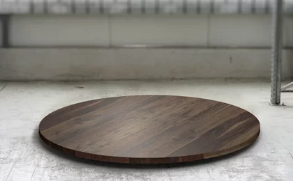 Naturholz Tischplatte rund Nussbaum 4cm mit Ast nach Maß Naturholz Tischplatte rund Nussbaum 4cm mit Ast nach Maß