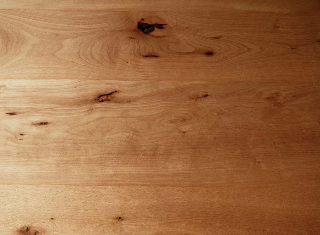 Holzplatte oval mit charaktervollem Astanteil massiv gefertigt