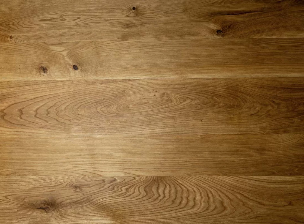 Massive Holzplatte Eiche mit charakterstarkem Astanteil gefertigt