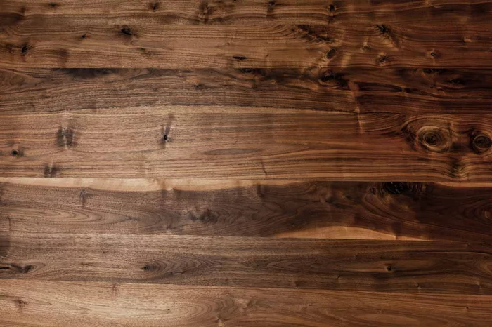 Holzplatte massiv aus Nussbaum 4cm stark mit Astanteil