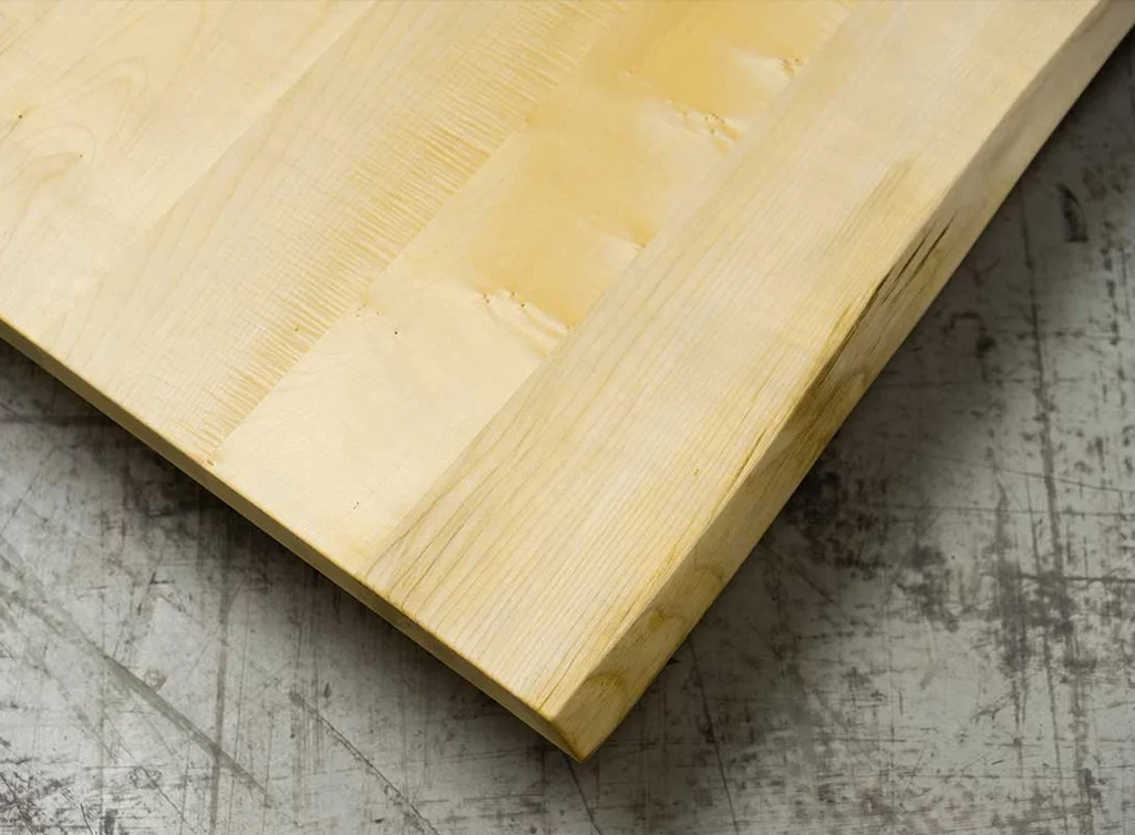 Ahorn Tischplatte nach Maß in massiver Bauweise gefertigt