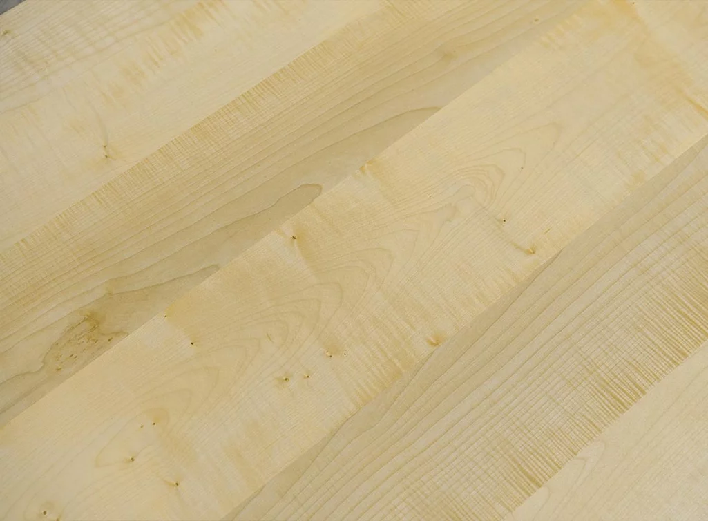 Detailansicht Massivholzplatte aus Ahorn astfrei