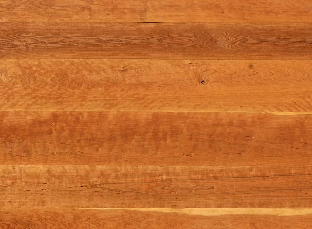 Massive Tischplatte auf Maß aus Kirschholz mit Ast- und Splintholzanteil