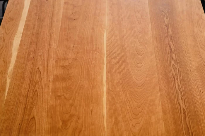 Massive Kirschholzplatte Maserung mit Ast- und Splintholzanteil