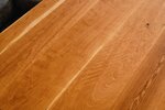 Echtholz Kirschbaum Tischplatte mit einem charakteristischem Ast- und Splintholzanteil
