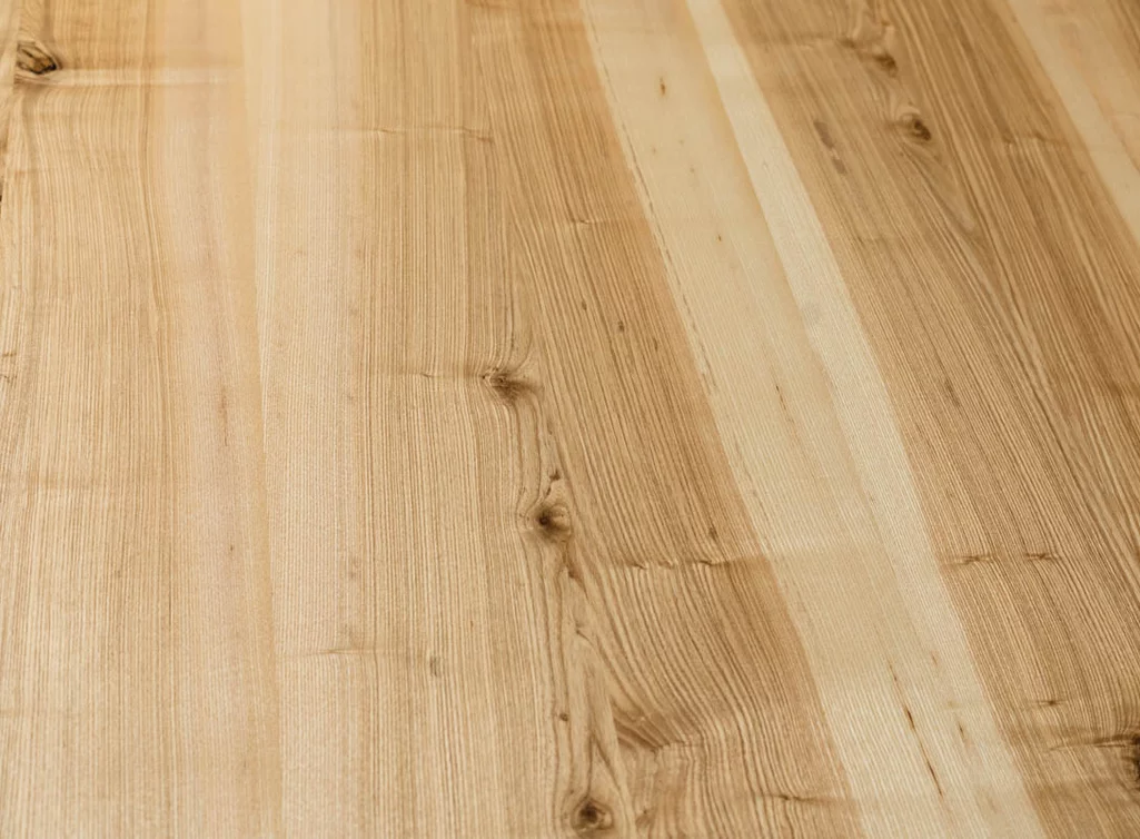 Holzplatte aus Echtholz Kernesche mit Astanteil