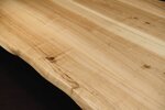 Kernesche Tischplatte aus Massivholz mit Baumkante