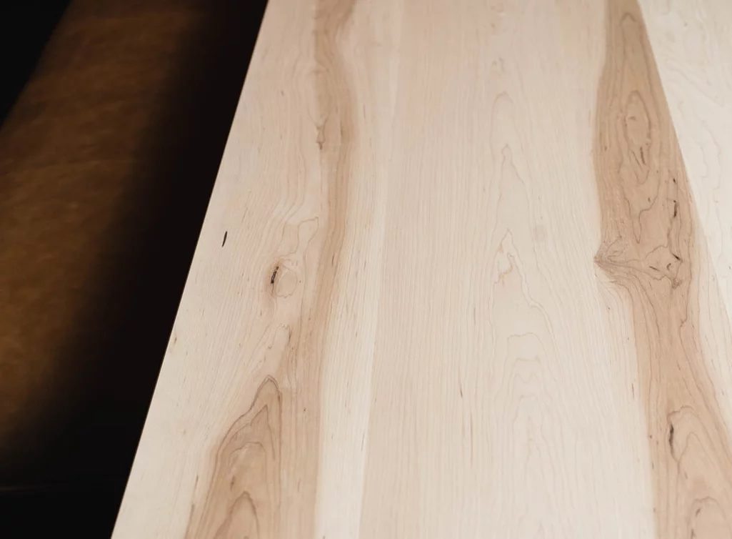 Massvie Holzplatten aus Kernahorn - Maserung weiß geölt