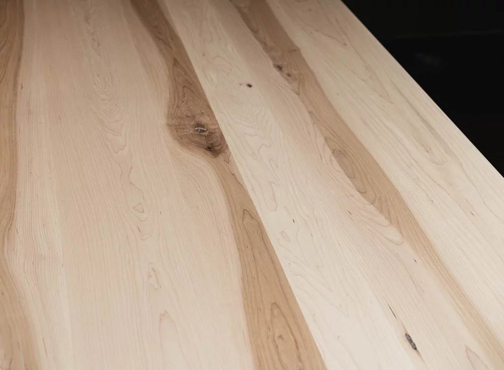 Esstisch Echtholzplatte aus Kernahorn mit Astanteil weiß geölt