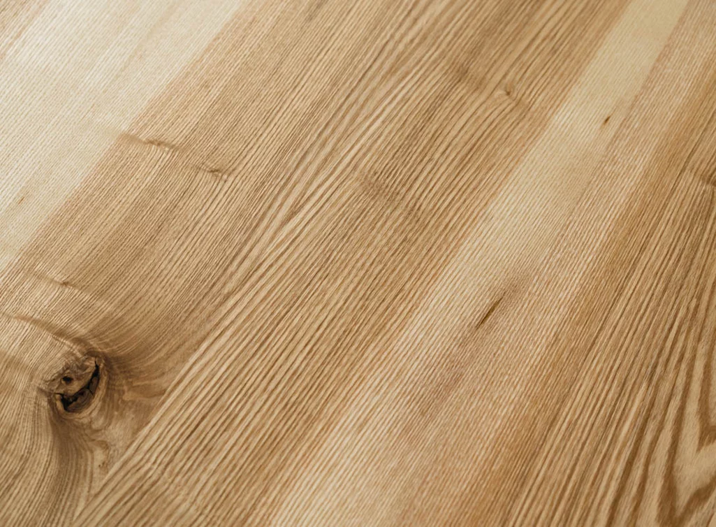 Tischplatte massiv aus Kernesche mit Astanteil Tischplatte massiv aus Kernesche mit Astanteil