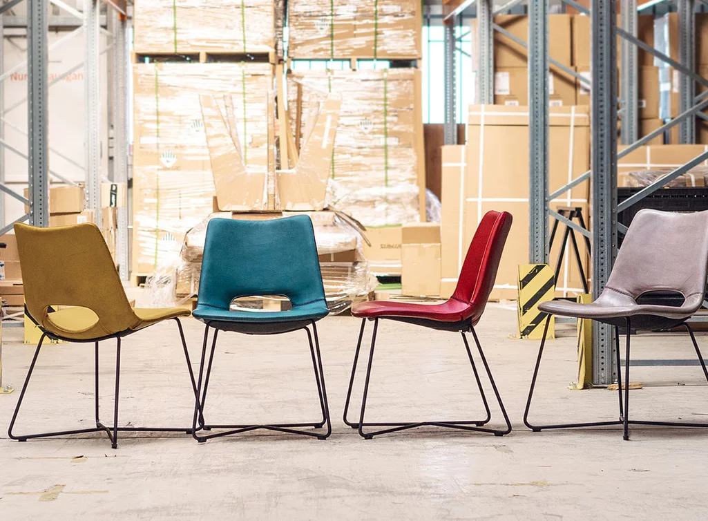 Design Lederstuhl filigran in vielen Farben Design Lederstuhl filigran in vielen Farben