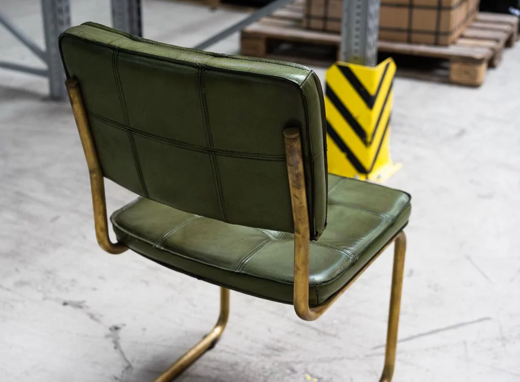 Freischwingerstuhl Ansicht hinten