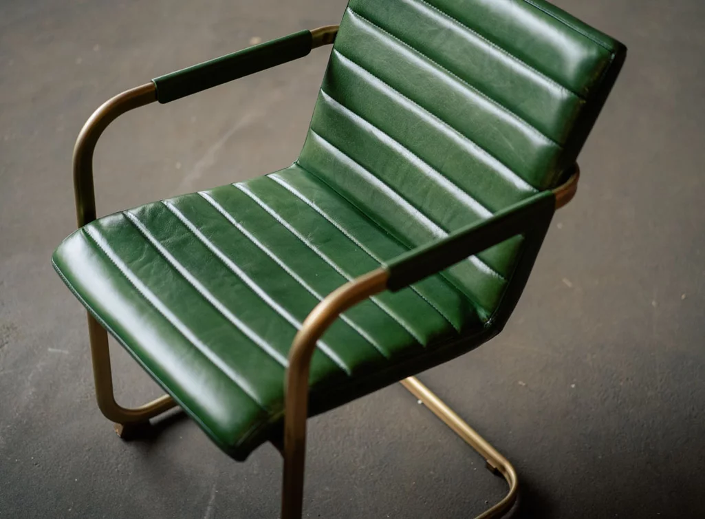 Design Freischwinger aus echtem Büffelleder.