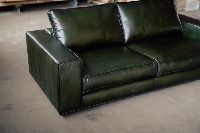 Buffalo Lederlounge überzogen mit handgefärbtem Echtleder