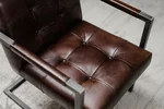 Sessel im Industriedesign aus Echtleder und Stahl