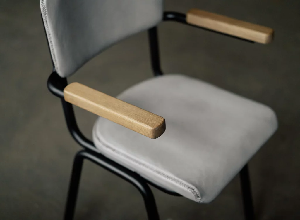 Detailansicht Essstuhl Leder 8D-A in der Farbe Concrete matt Detailansicht Essstuhl Leder 8D-A in der Farbe Concrete matt