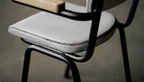 Essstuhl Leder mit Gestell aus Metall