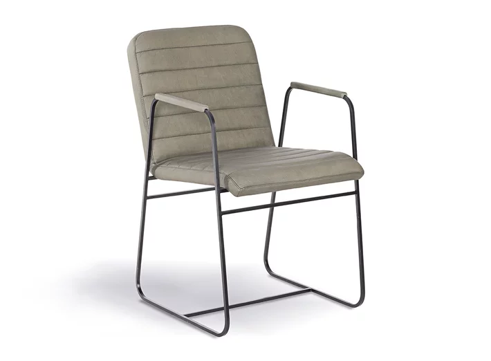 Echtleder Stuhl mit Armlehnen und Stahlkufen verarbeitet Sitzplatz 10D.