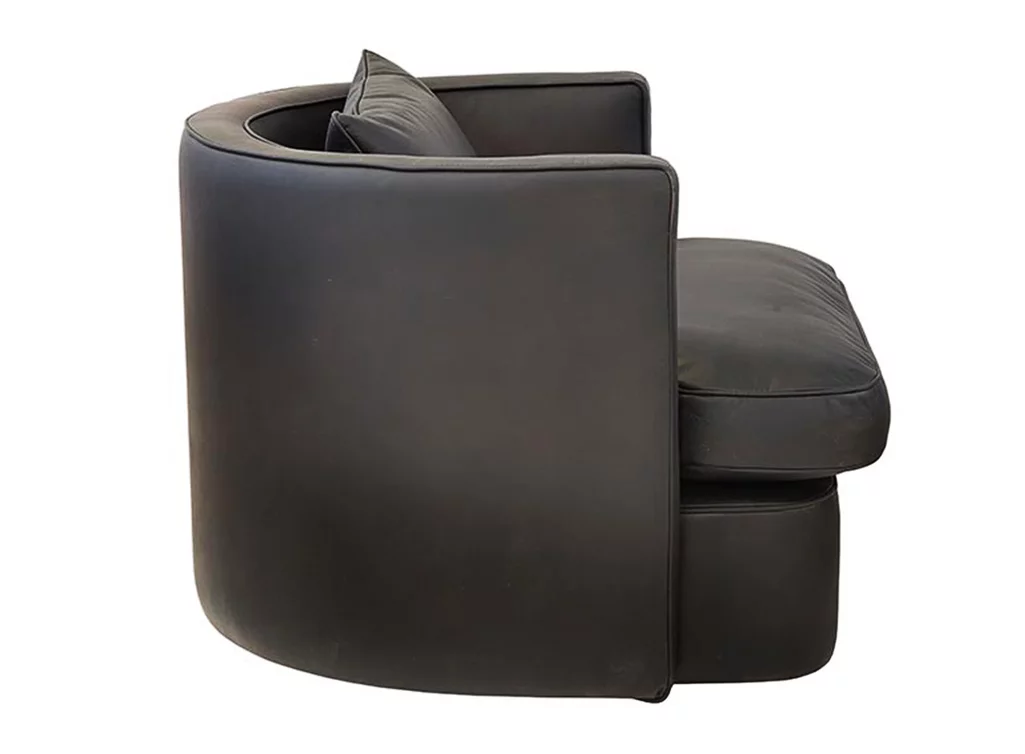 Dreh Ledersessel mit einem dicken Polster gefertigt. Dreh Ledersessel mit einem dicken Polster gefertigt.