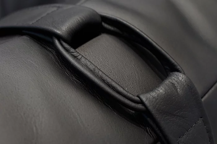 Detailansicht Armlehne Clubsessel Leder