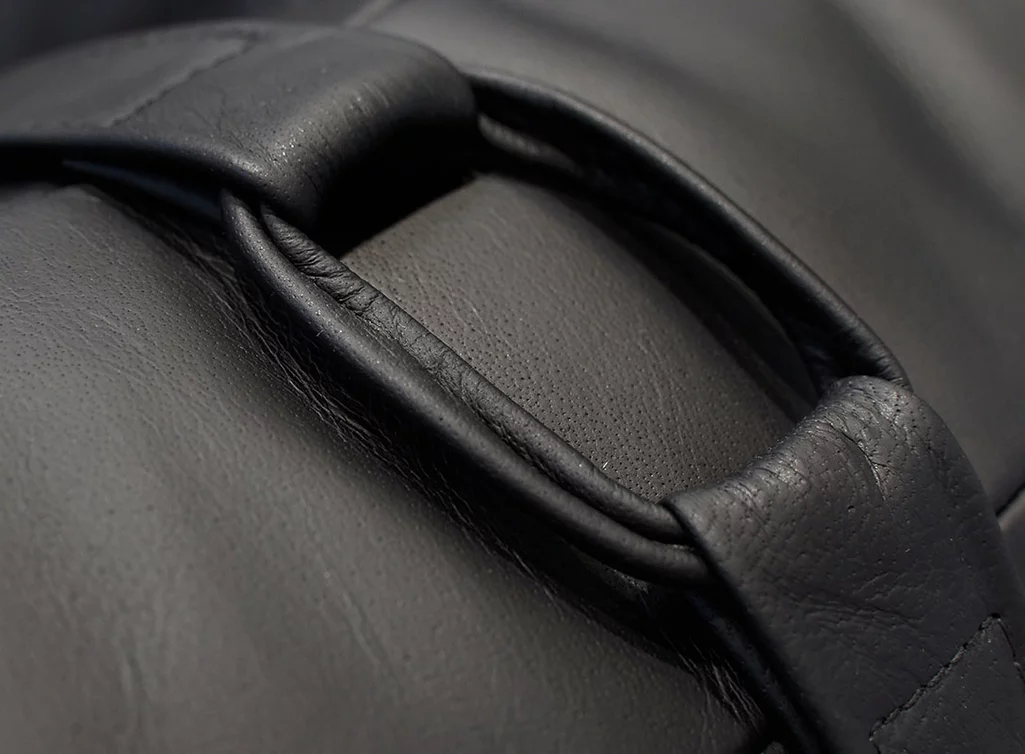 Detailansicht Armlehne Clubsessel Leder Detailansicht Armlehne Clubsessel Leder