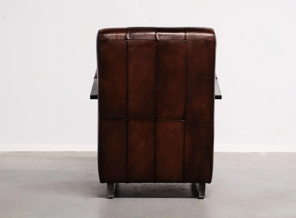Ansicht hinten: Leder Sessel mit Rohstahl Ansicht hinten: Leder Sessel mit Rohstahl