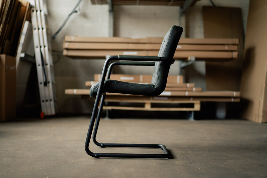 Sehr guter Komfort für diesen Stuhl mit Industriedesign.