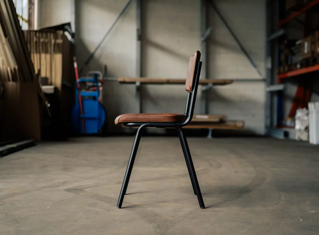 Lederstuhl in einem modernen Design gefertigt. Lederstuhl in einem modernen Design gefertigt.