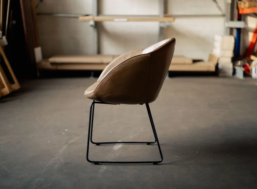 Schalenstuhl Leder im modernen und hochwertigen Look