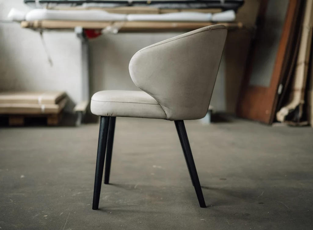 Echtlederstuhl 47C aus echtem Büffelleder gefertigt