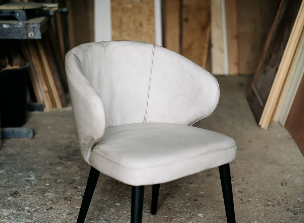 Echtleder Schalenstuhl gepolstert für einen bequemen Sitz am Esszimmertisch