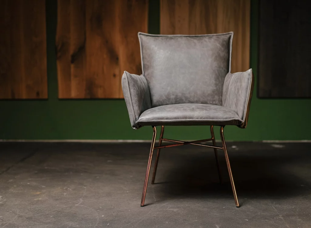 Gemütlicher Esszimmer Armlehnenstuhl aus Leder - Verschiedene Oberflächen verfügbar