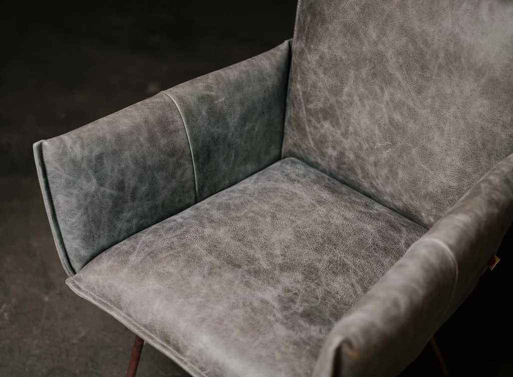 Leder Stuhl mit Armlehnen in der Lederoberfläche Bonanza Grey